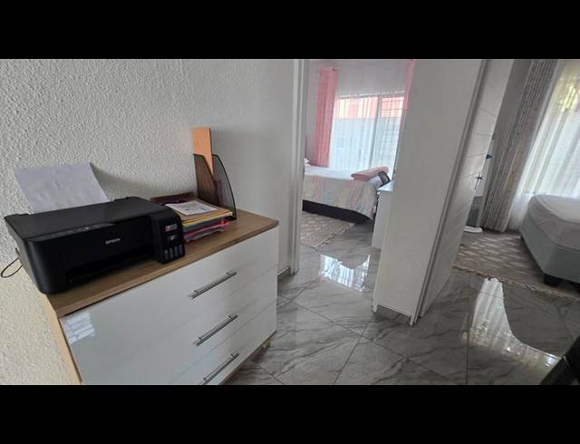 3 BEDROOM TOWNHOUSE FOR SALE IN RAVENSWOOD